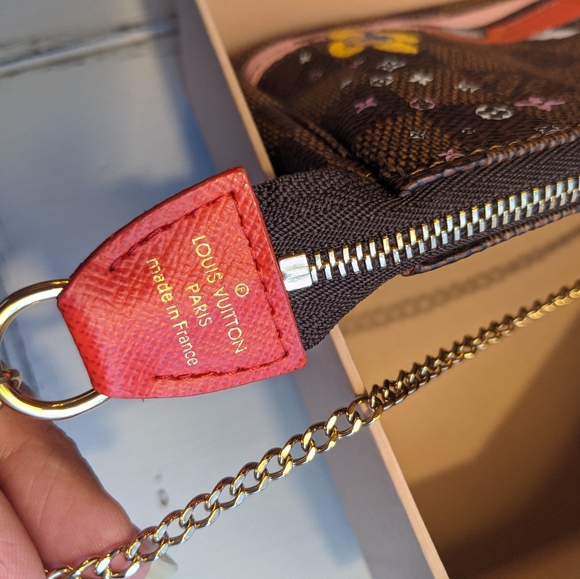 Rare Louis Vuitton Limited Edition Christmas Pouchette - Picture 3 of 8